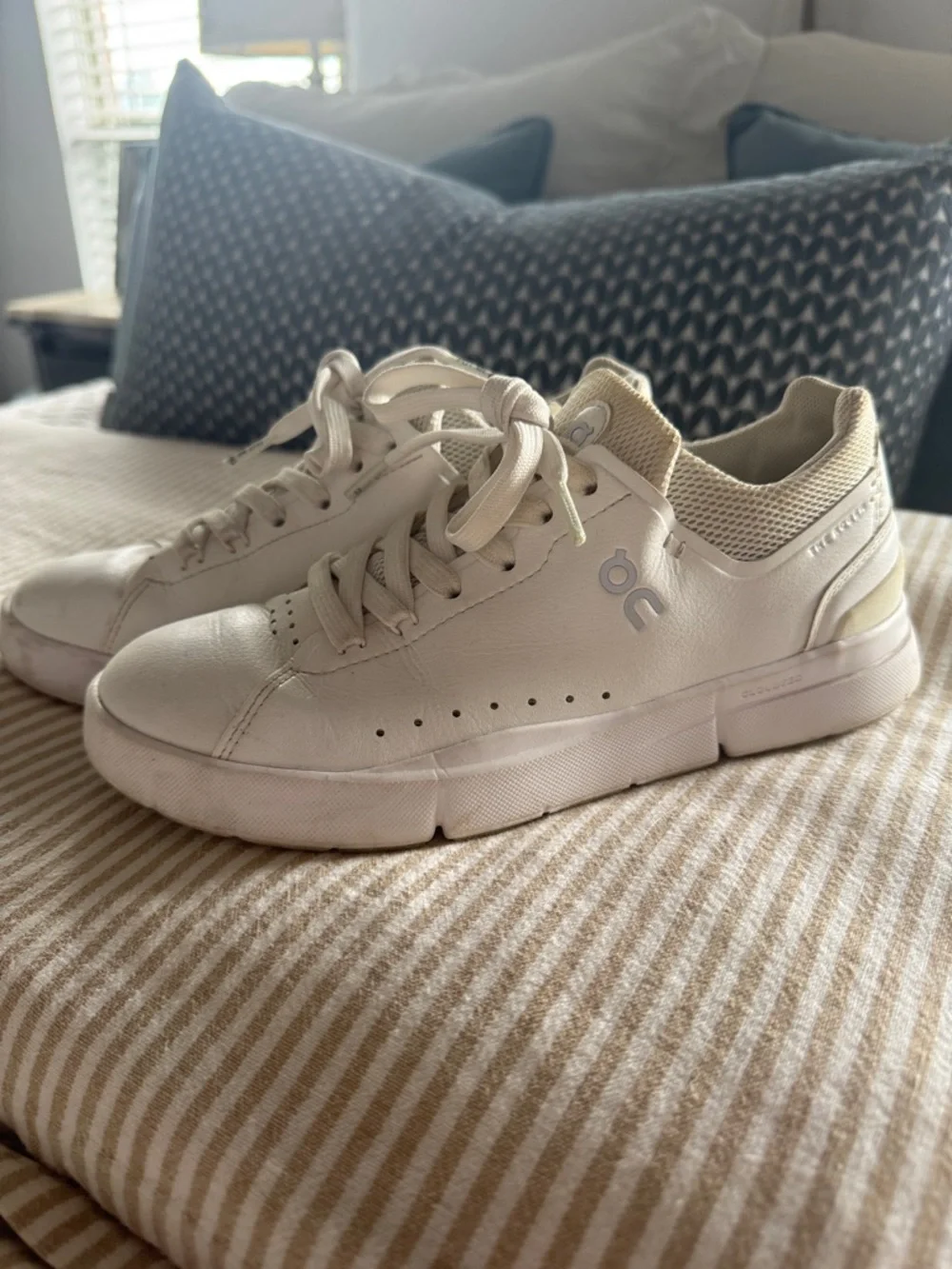 On Cloud Roger Leather Sneakers
